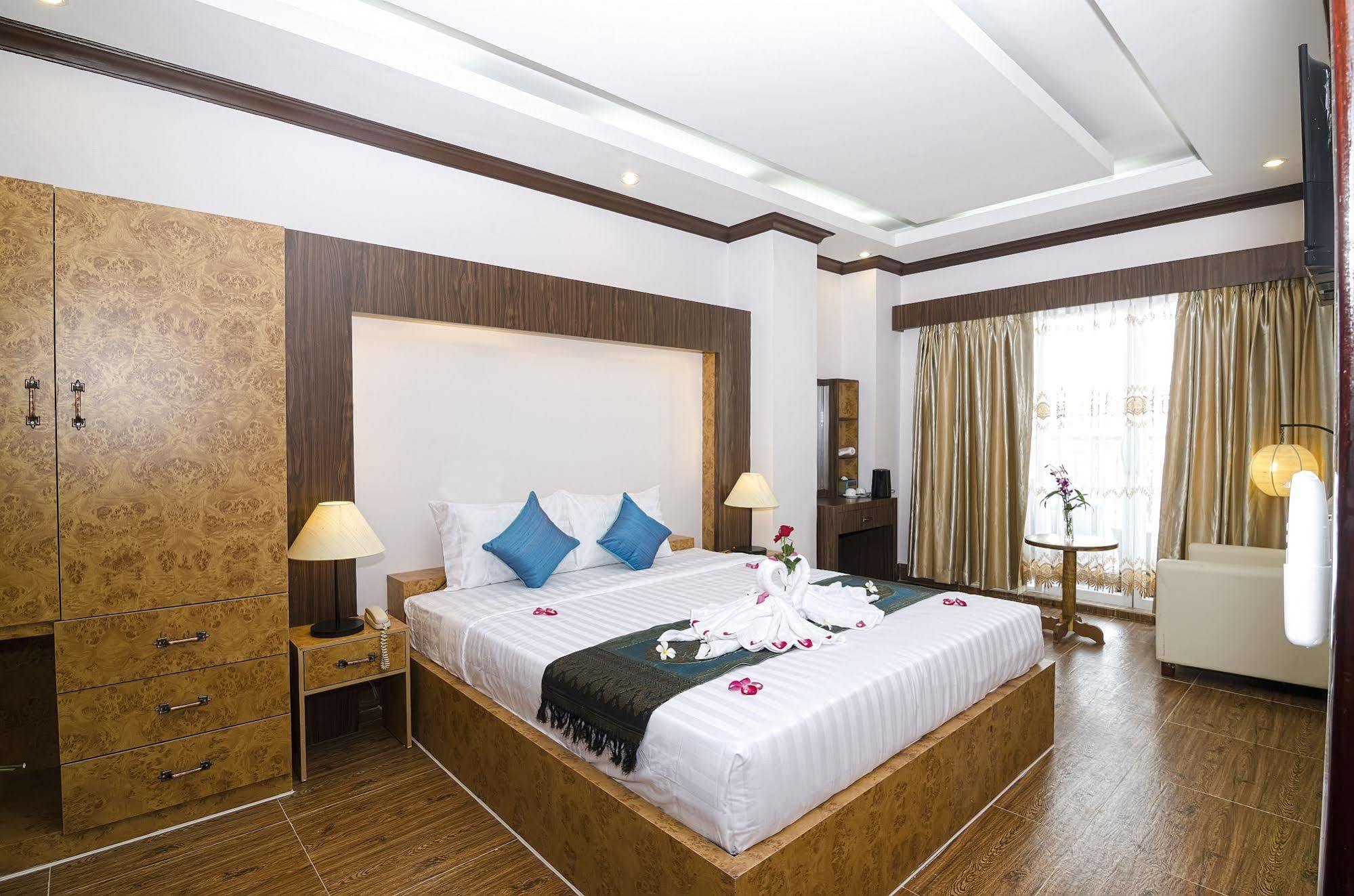 Phuminh Hotel Riverside Phnom Penh Extérieur photo